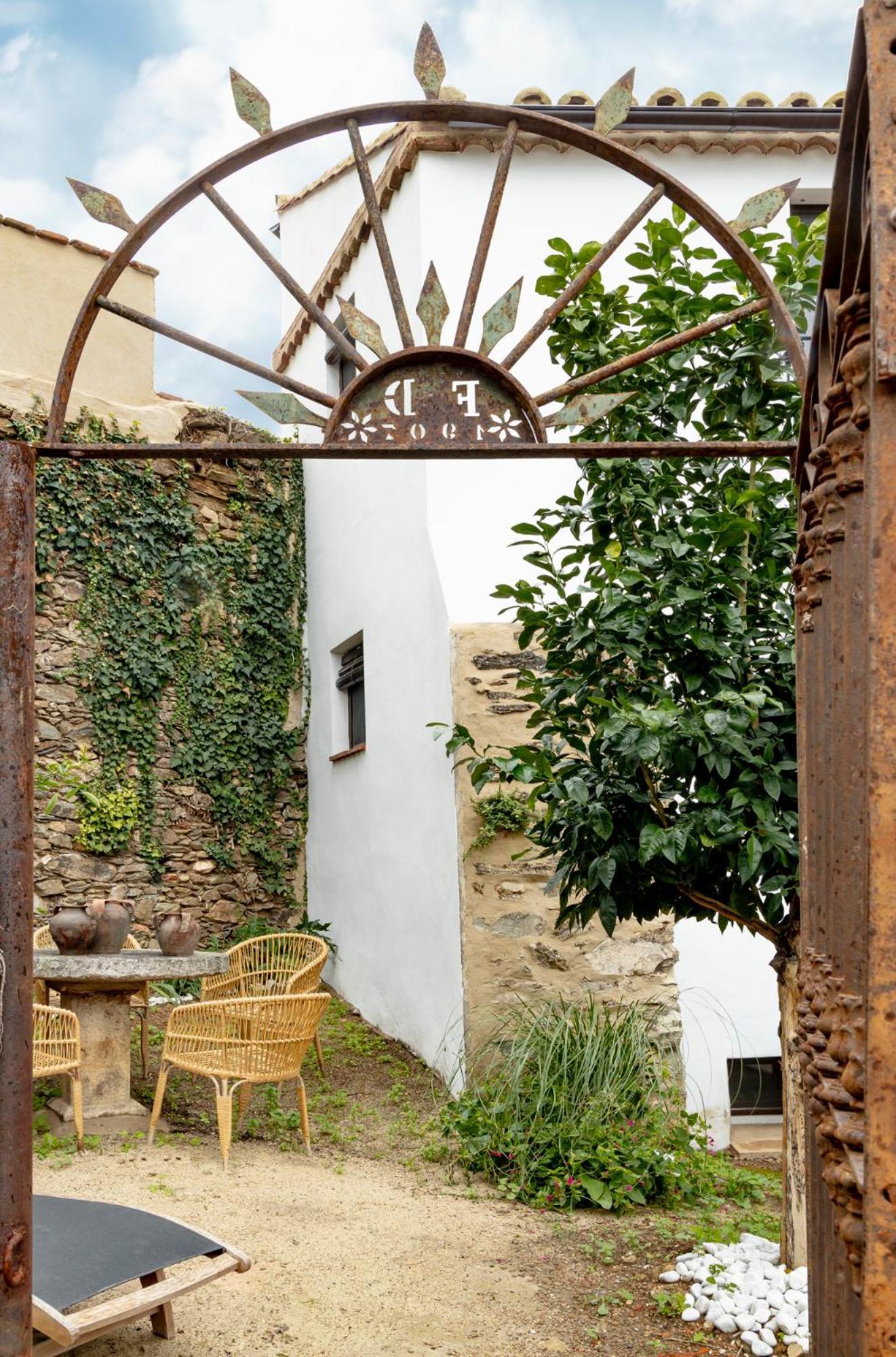 Apartamentos Turisticos El Patio Del Nogal Guadalupe  Eksteriør bilde