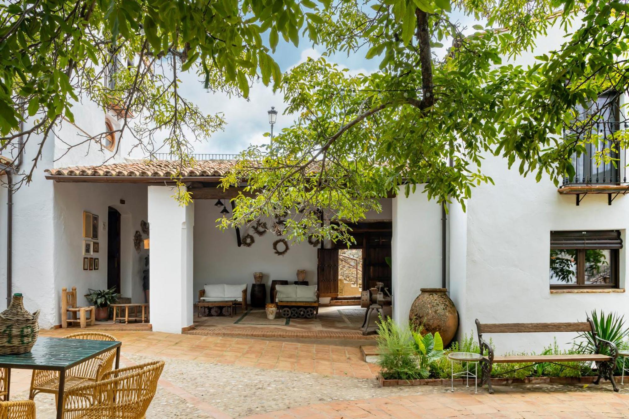 Apartamentos Turisticos El Patio Del Nogal Guadalupe  Eksteriør bilde