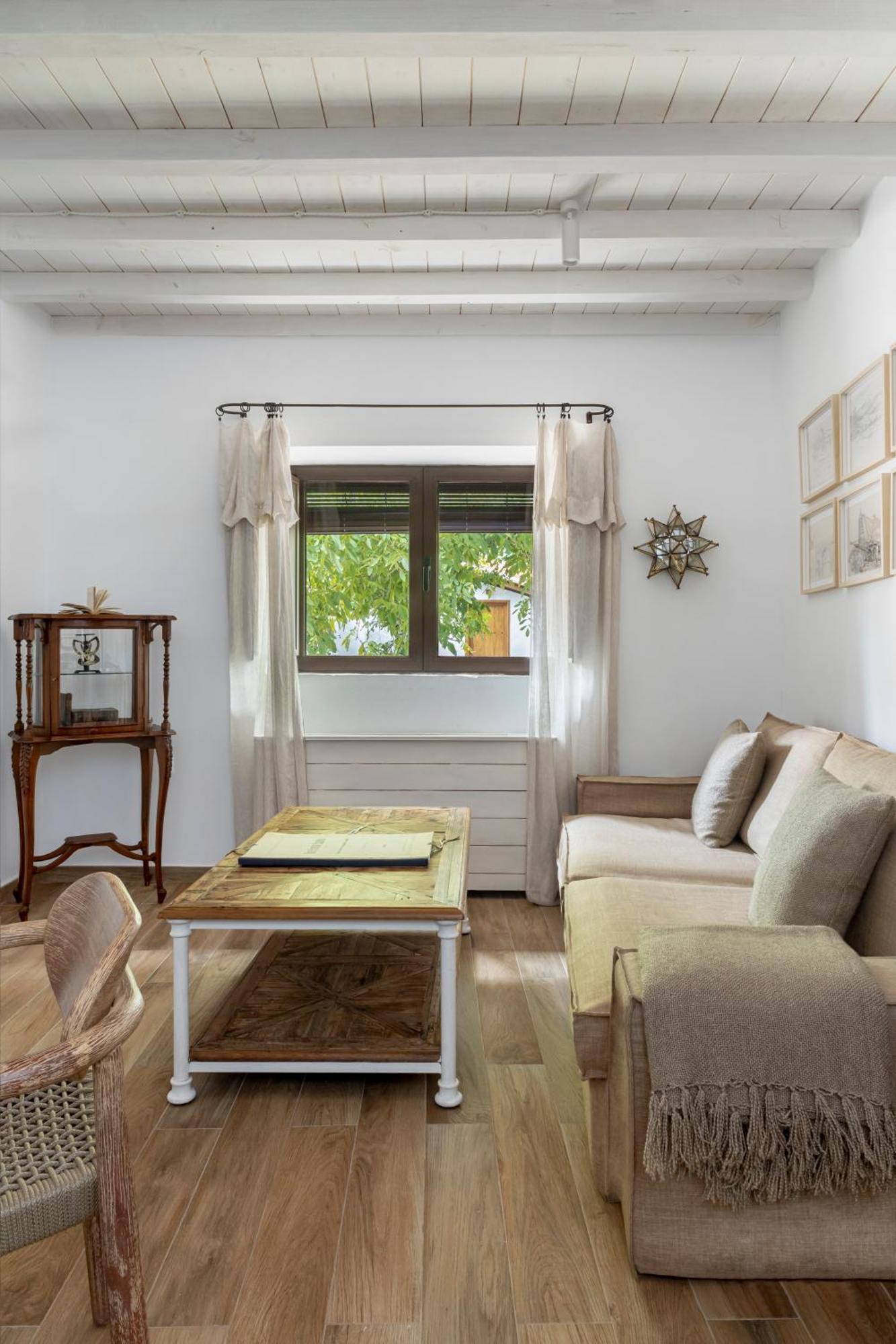 Apartamentos Turisticos El Patio Del Nogal Guadalupe  Eksteriør bilde
