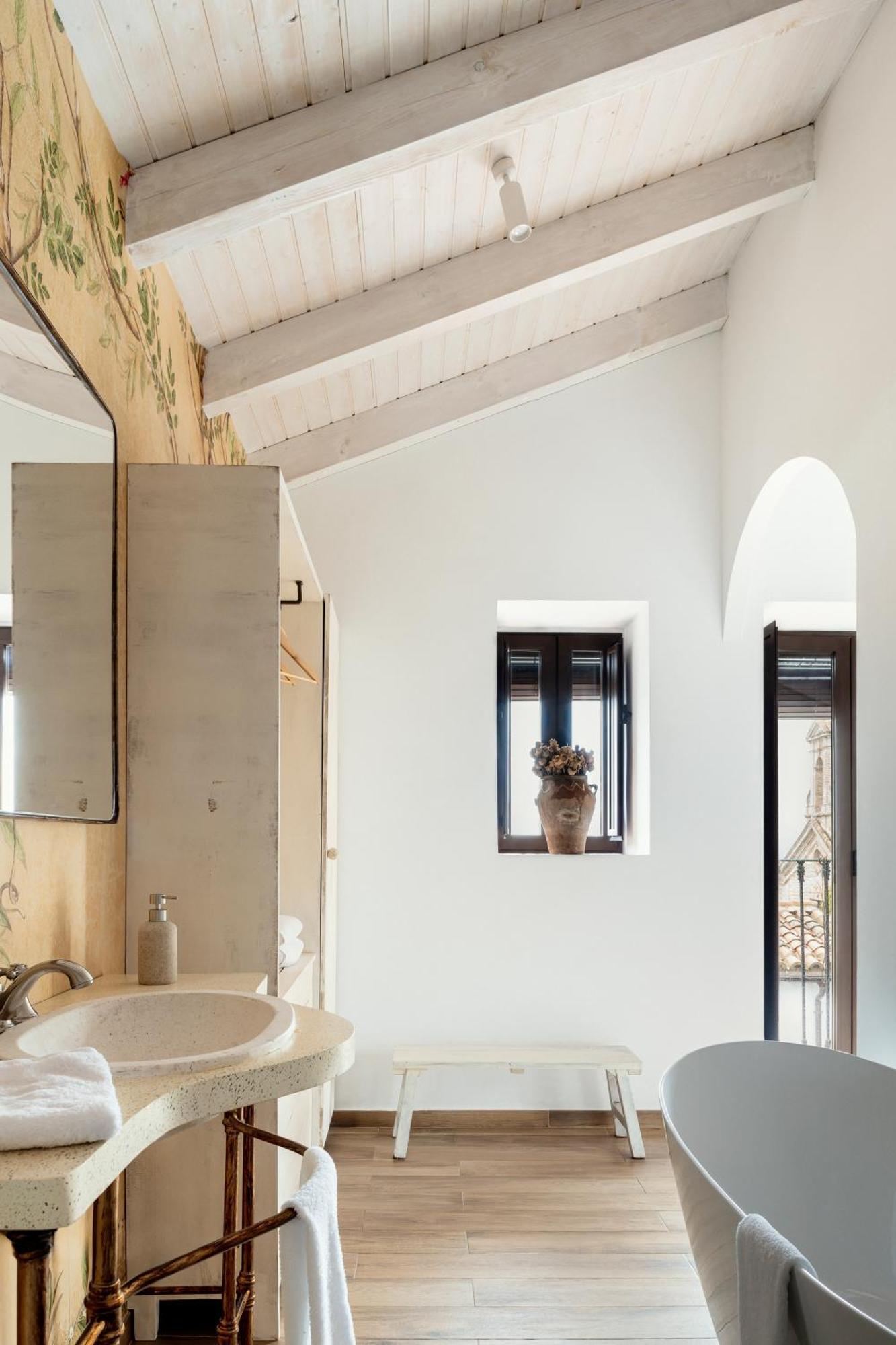 Apartamentos Turisticos El Patio Del Nogal Guadalupe  Eksteriør bilde